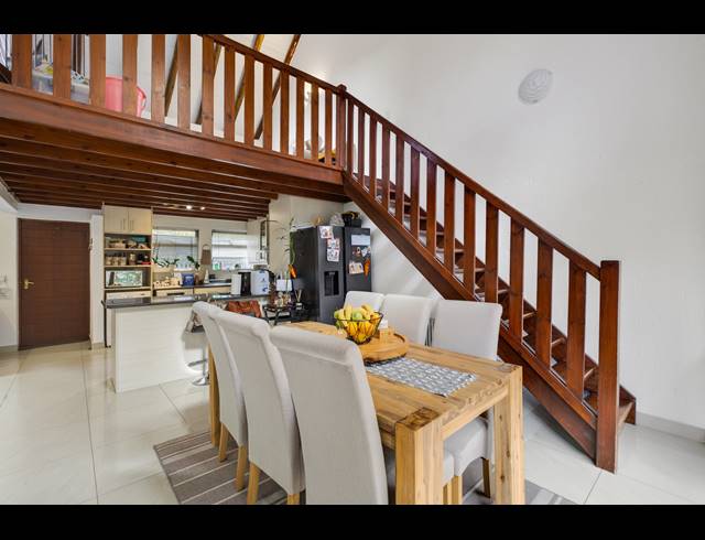 2 BEDROOM APARTMENT FOR SALE IN SUNNINGHILL